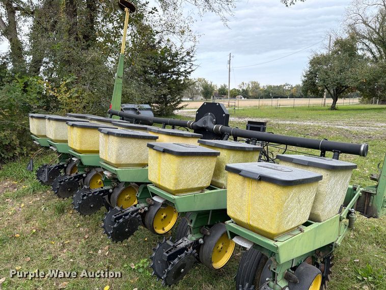 image for item FU0592 John Deere P7000 planter