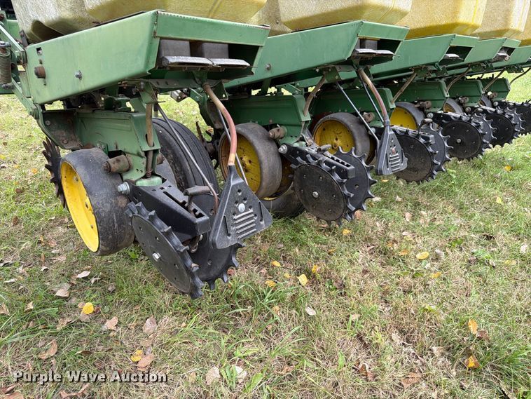 image for item FU0592 John Deere P7000 planter