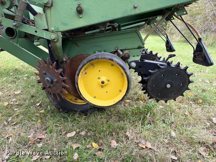 image for item FU0592 John Deere P7000 planter