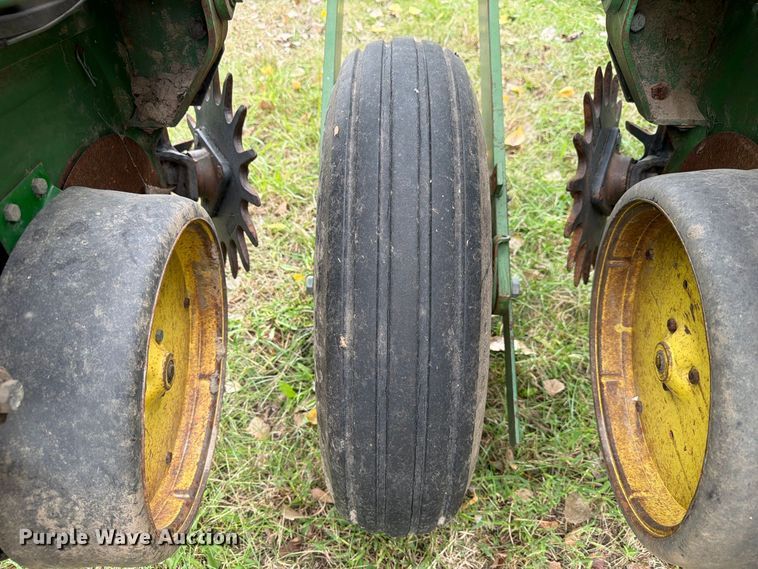 image for item FU0592 John Deere P7000 planter