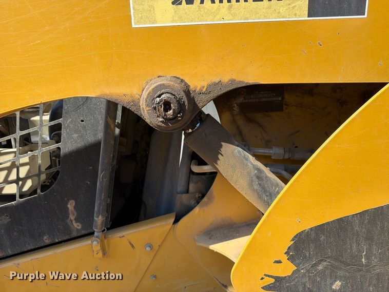 image for item FU1177 2010 Caterpillar 272C skid steer loader
