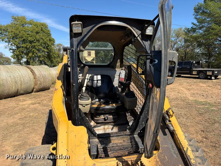 image for item FU1177 2010 Caterpillar 272C skid steer loader