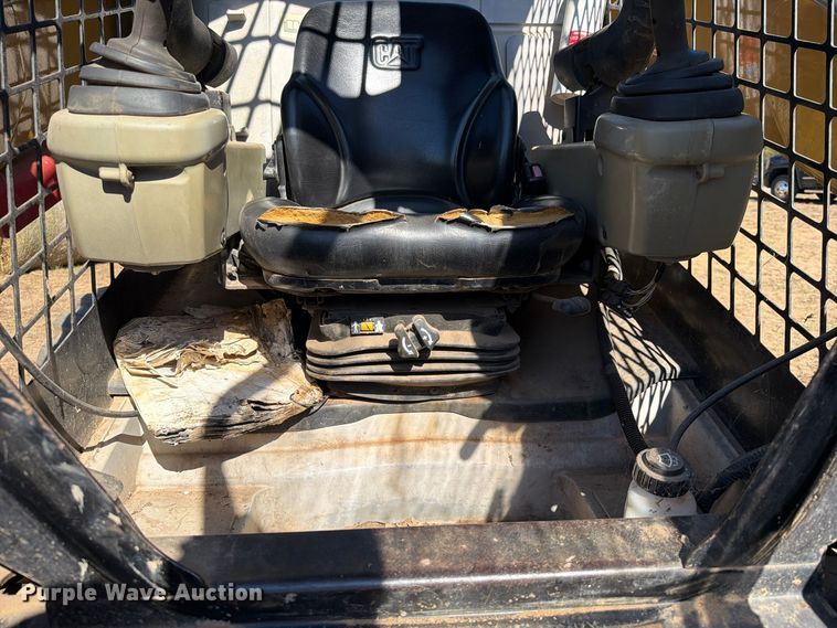 image for item FU1177 2010 Caterpillar 272C skid steer loader
