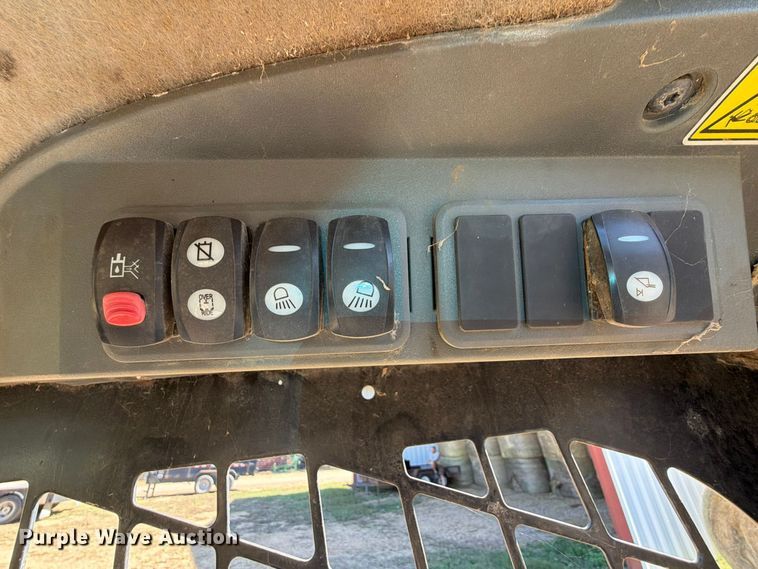 image for item FU1177 2010 Caterpillar 272C skid steer loader