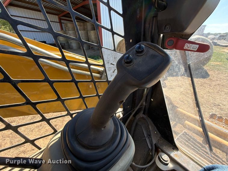 image for item FU1177 2010 Caterpillar 272C skid steer loader