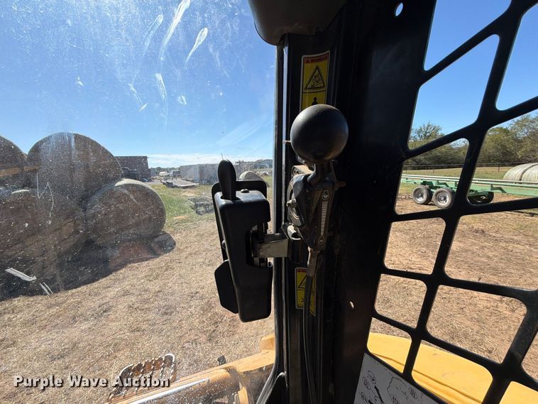 image for item FU1177 2010 Caterpillar 272C skid steer loader