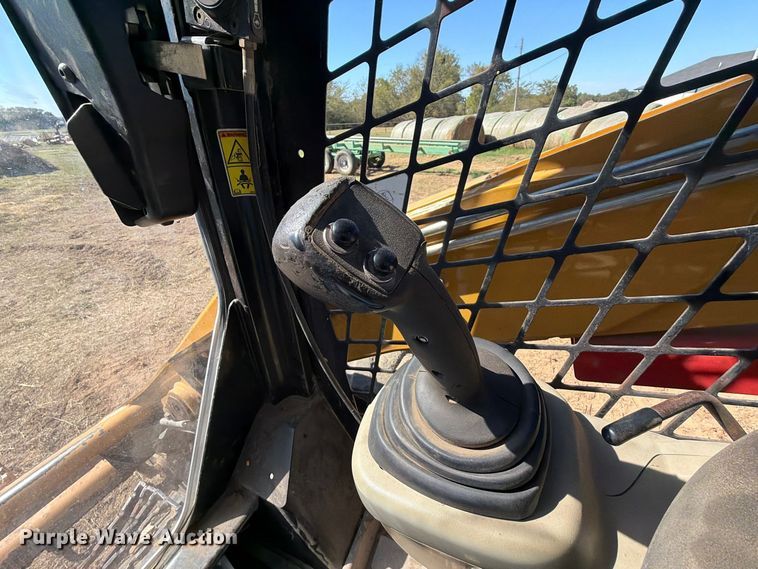 image for item FU1177 2010 Caterpillar 272C skid steer loader
