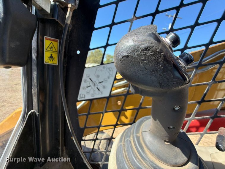 image for item FU1177 2010 Caterpillar 272C skid steer loader