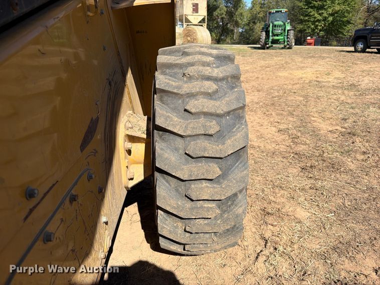 image for item FU1177 2010 Caterpillar 272C skid steer loader