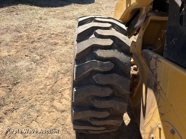 image for item FU1177 2010 Caterpillar 272C skid steer loader