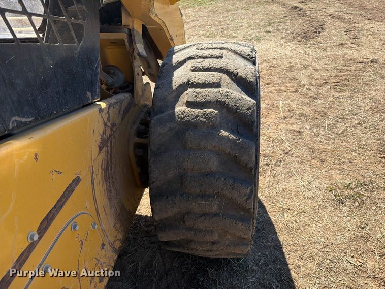 image for item FU1177 2010 Caterpillar 272C skid steer loader