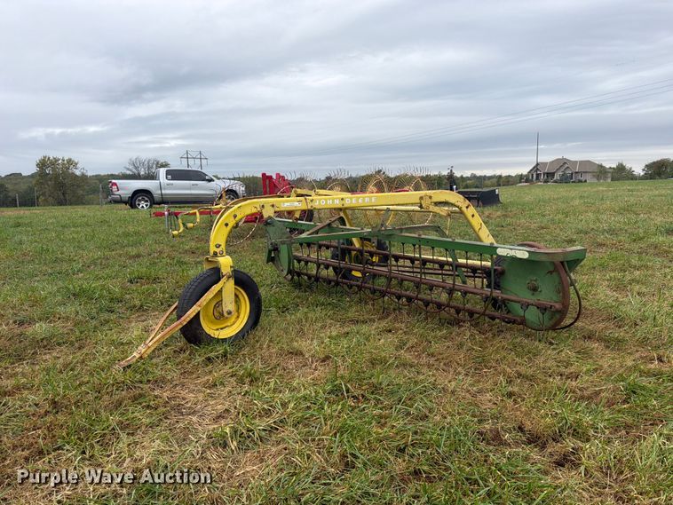 image for item FU4797 John Deere 640 hay rake