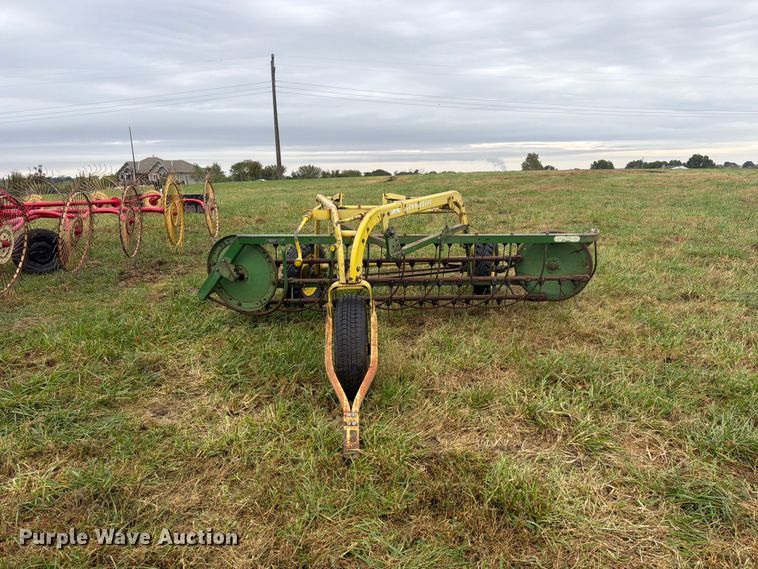 image for item FU4797 John Deere 640 hay rake