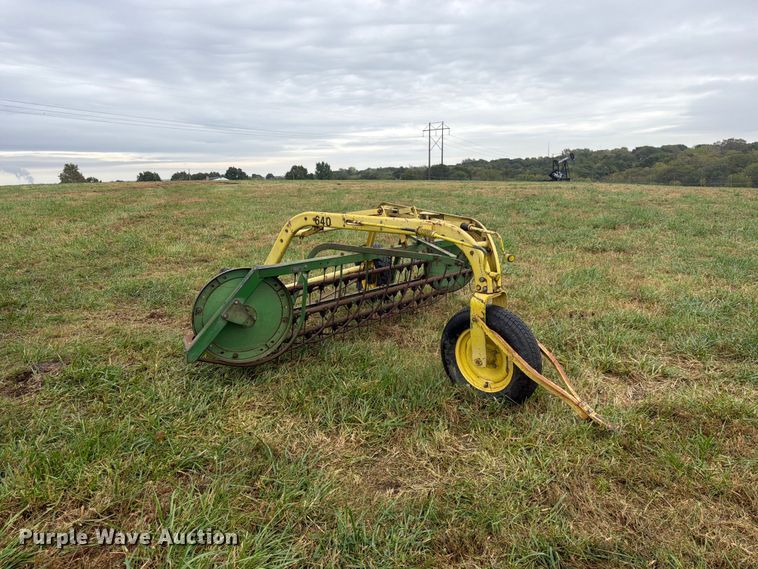 image for item FU4797 John Deere 640 hay rake
