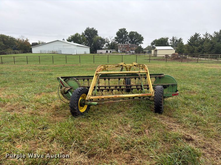 image for item FU4797 John Deere 640 hay rake