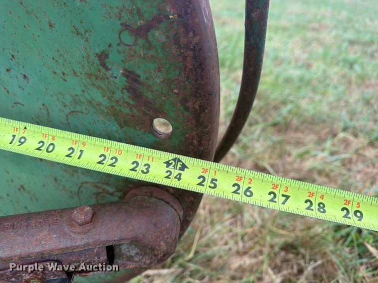 image for item FU4797 John Deere 640 hay rake