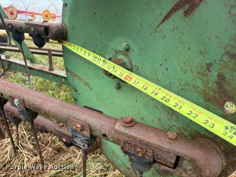 image for item FU4797 John Deere 640 hay rake