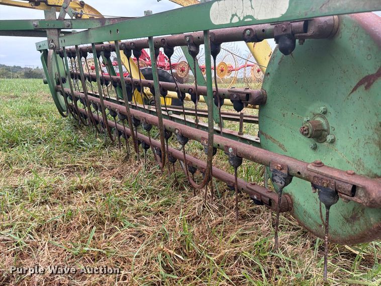 image for item FU4797 John Deere 640 hay rake