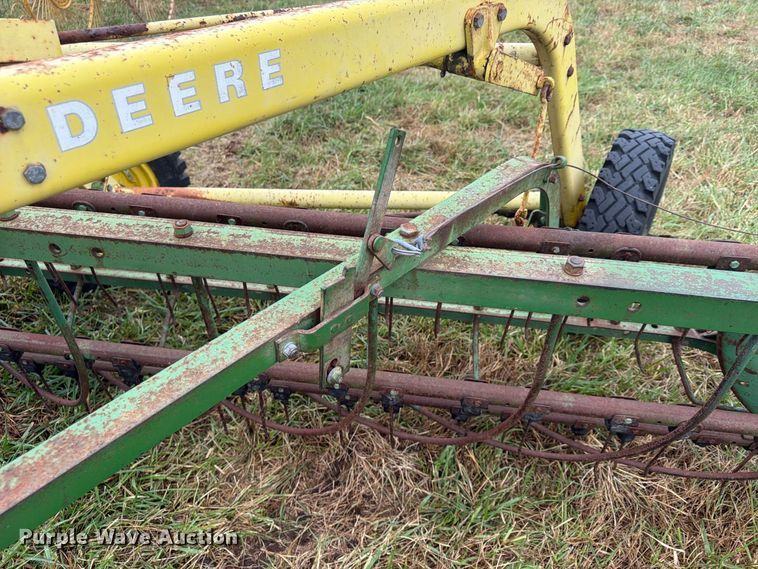image for item FU4797 John Deere 640 hay rake