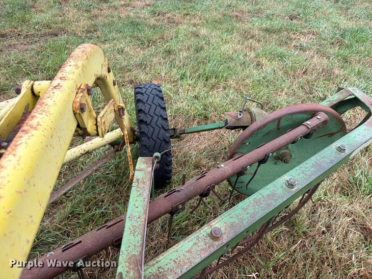 image for item FU4797 John Deere 640 hay rake