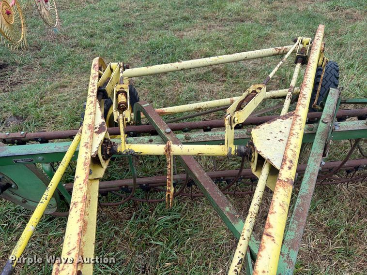 image for item FU4797 John Deere 640 hay rake