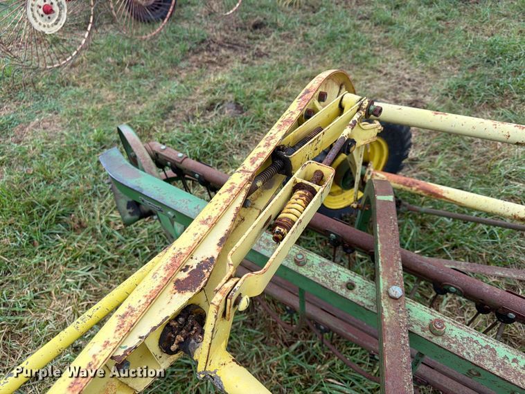 image for item FU4797 John Deere 640 hay rake