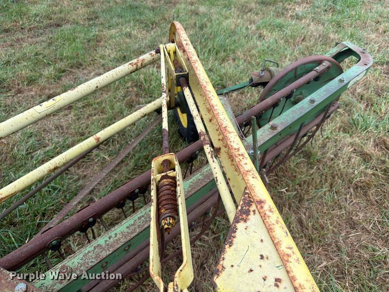image for item FU4797 John Deere 640 hay rake