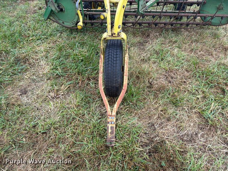 image for item FU4797 John Deere 640 hay rake