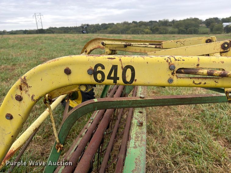image for item FU4797 John Deere 640 hay rake