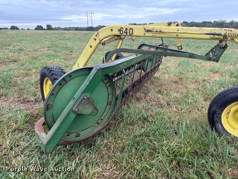 image for item FU4797 John Deere 640 hay rake