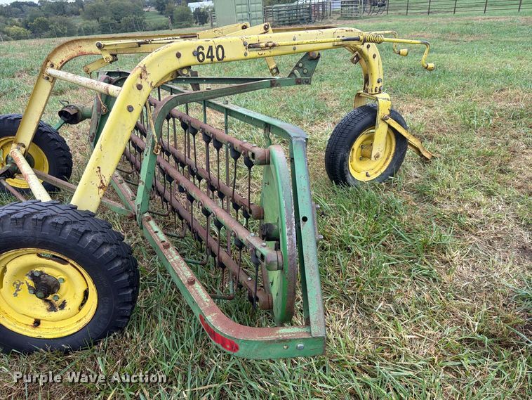 image for item FU4797 John Deere 640 hay rake