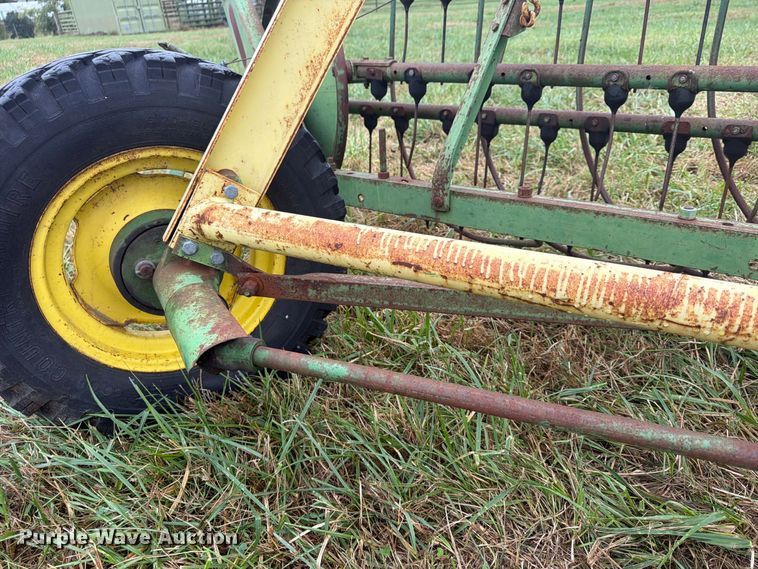 image for item FU4797 John Deere 640 hay rake