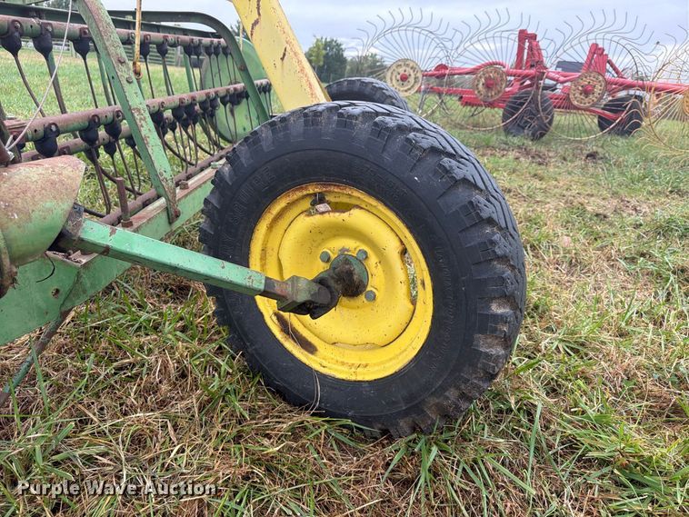 image for item FU4797 John Deere 640 hay rake