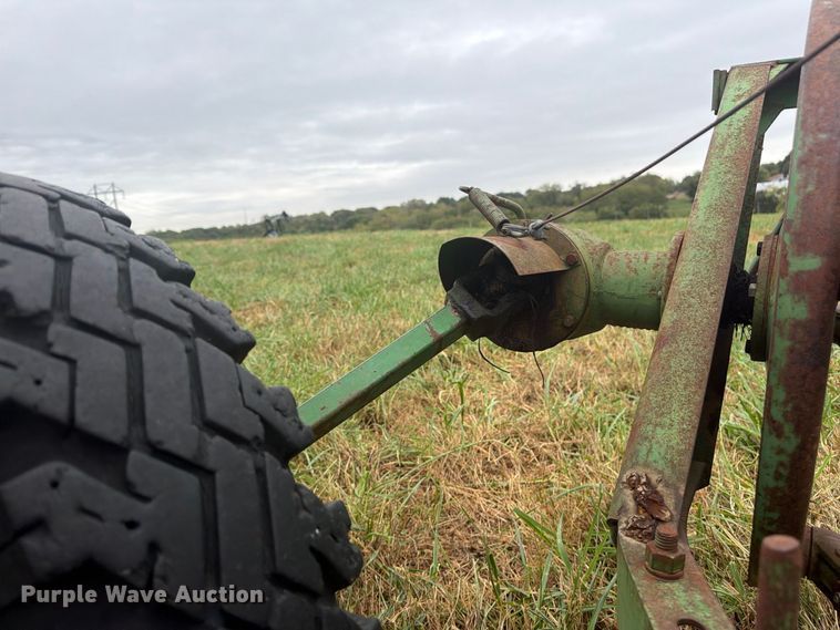 image for item FU4797 John Deere 640 hay rake