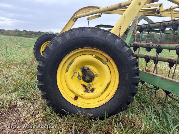 image for item FU4797 John Deere 640 hay rake
