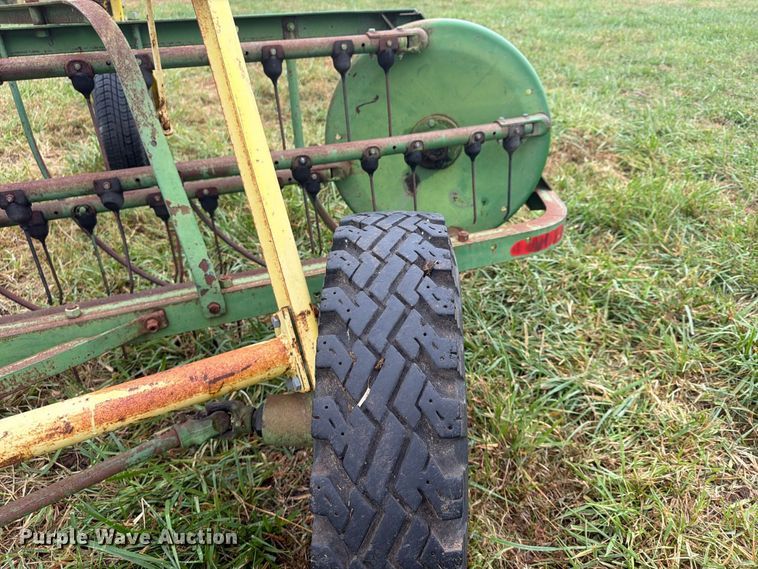 image for item FU4797 John Deere 640 hay rake