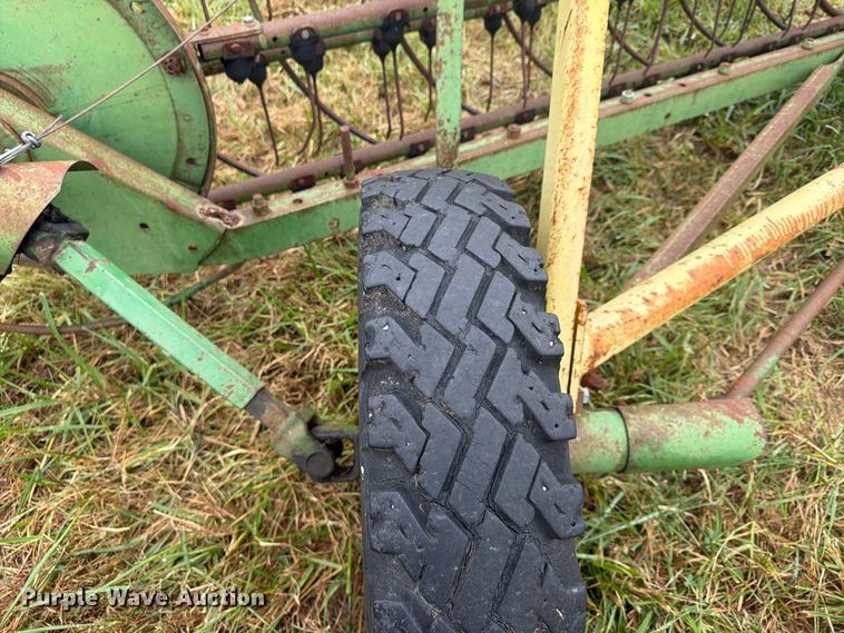 image for item FU4797 John Deere 640 hay rake