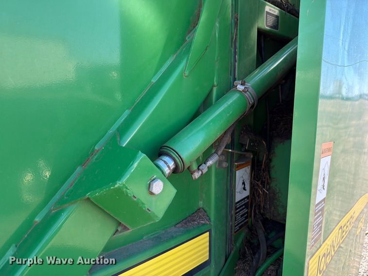 image for item YA5401 2011 John Deere 458 Mega Wide Plus round baler