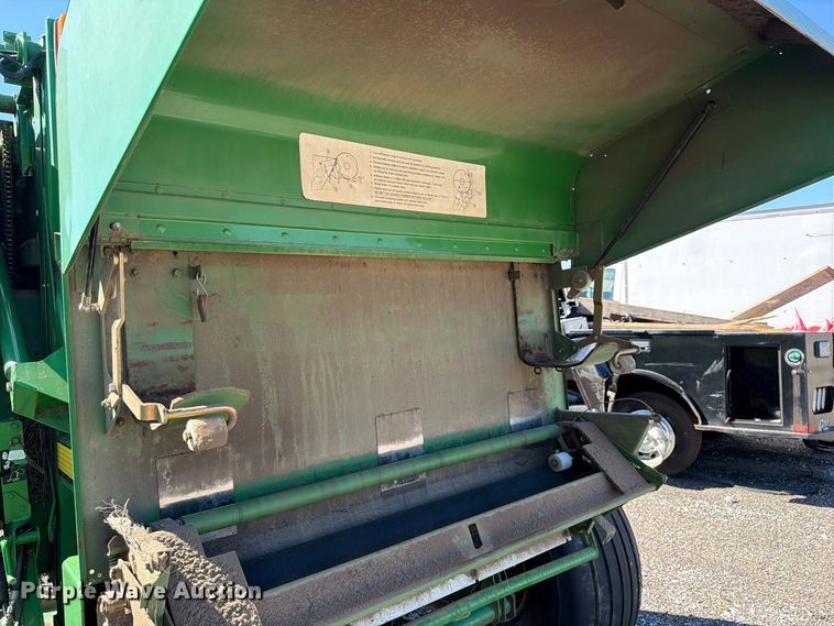 image for item YA5401 2011 John Deere 458 Mega Wide Plus round baler
