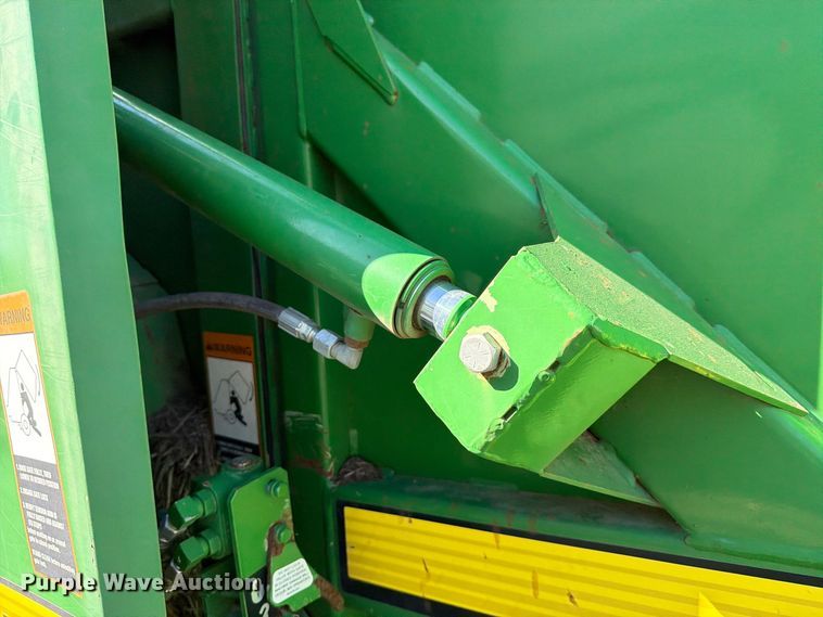 image for item YA5401 2011 John Deere 458 Mega Wide Plus round baler