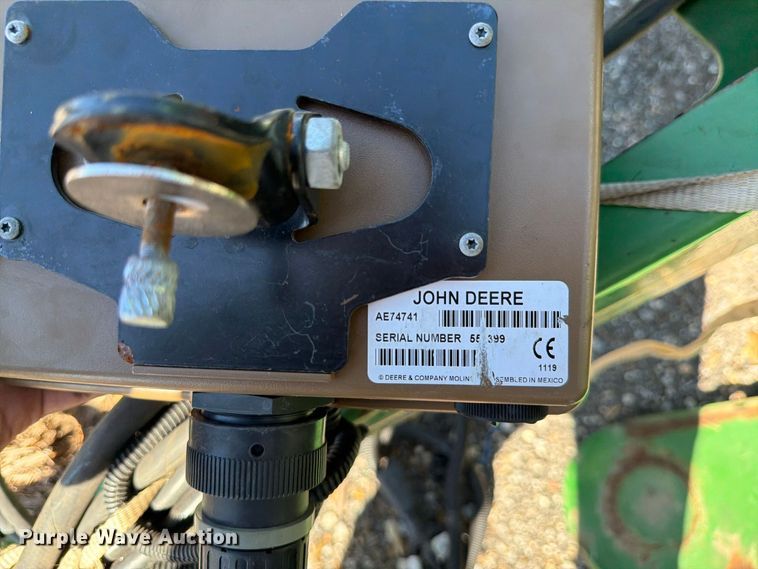 image for item YA5401 2011 John Deere 458 Mega Wide Plus round baler