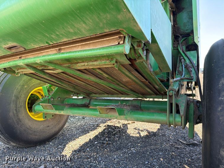 image for item YA5401 2011 John Deere 458 Mega Wide Plus round baler