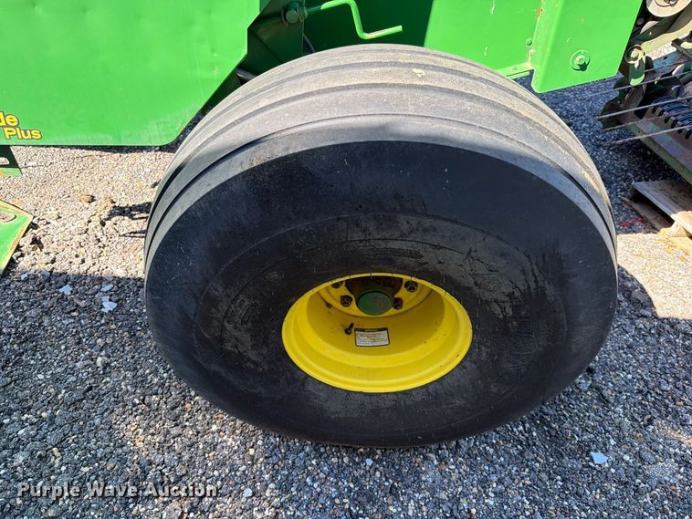 image for item YA5401 2011 John Deere 458 Mega Wide Plus round baler