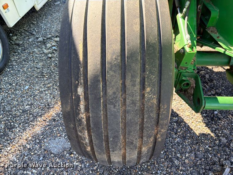 image for item YA5401 2011 John Deere 458 Mega Wide Plus round baler
