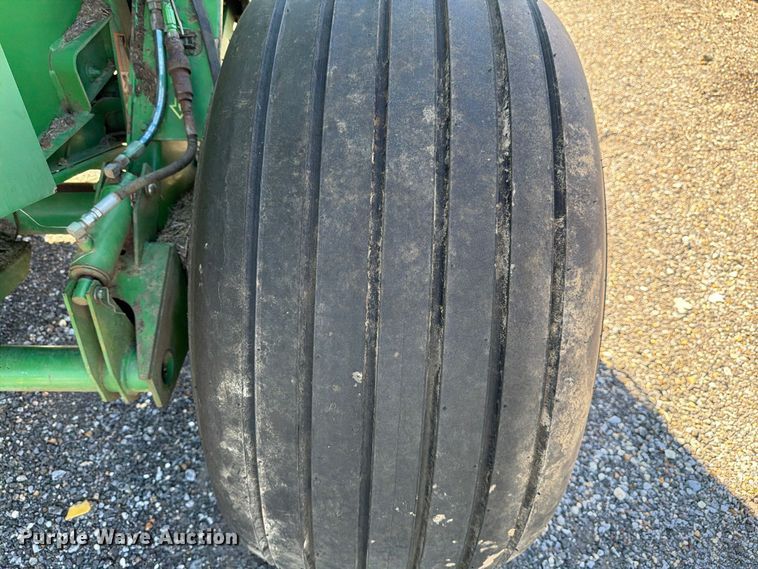 image for item YA5401 2011 John Deere 458 Mega Wide Plus round baler