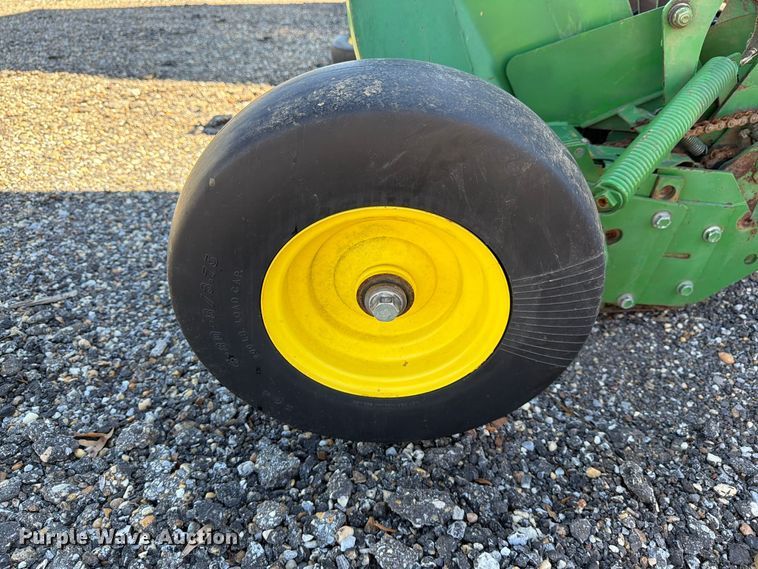 image for item YA5401 2011 John Deere 458 Mega Wide Plus round baler