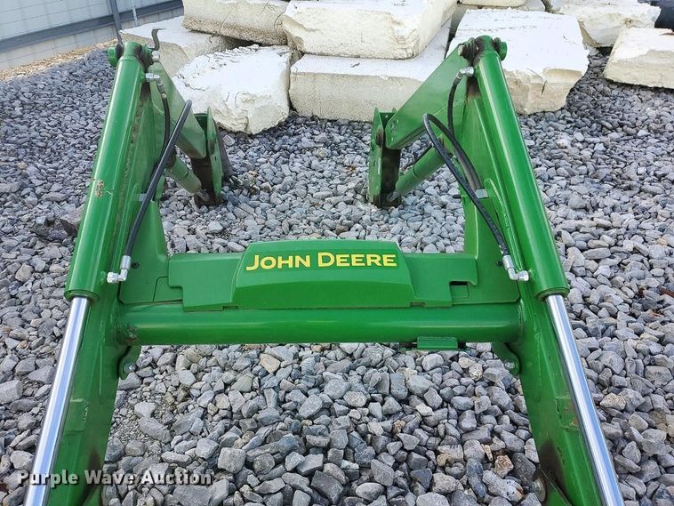 image for item YA5776 2022 John Deere 520M loader