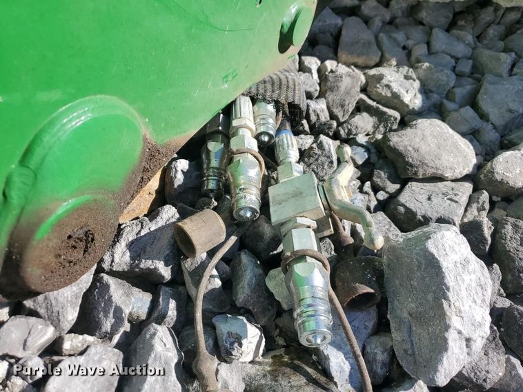 image for item YA5776 2022 John Deere 520M loader