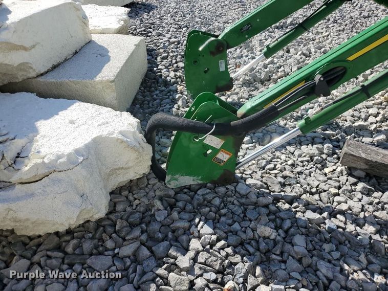 image for item YA5776 2022 John Deere 520M loader