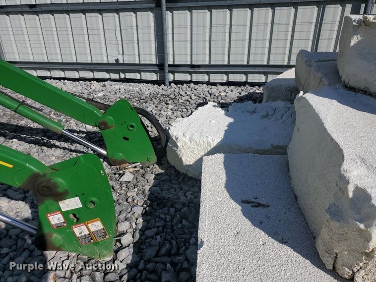 image for item YA5776 2022 John Deere 520M loader